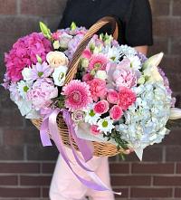 Композиция солнечный день в Надзорном Цветочная композиция из Розы, Хризантемы, Пионы и Лизиантусы в корзине в Надзорном