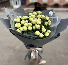 Букет Белые кустовые розы Солинеро в Надзорном